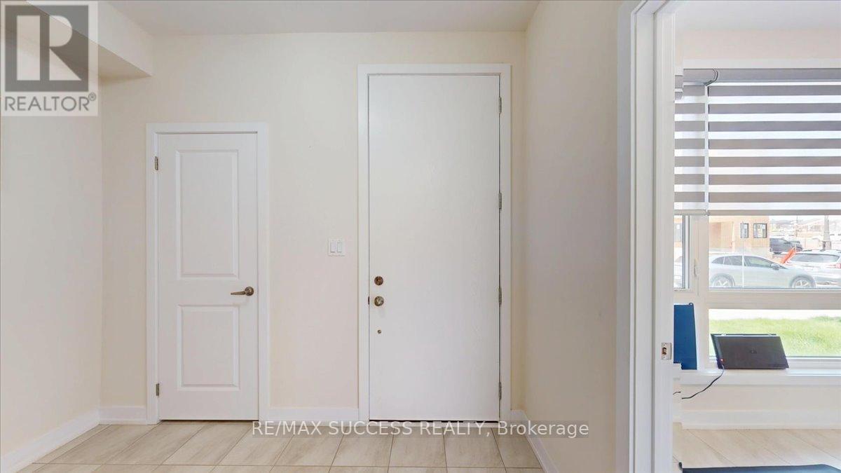 3077 Welsman Gardens, Oakville, Ontario  L6H 7Z2 - Photo 3 - W13166526