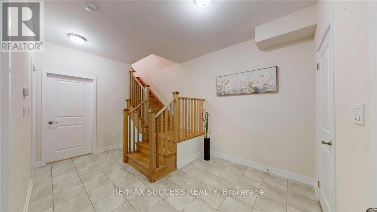 3077 Welsman Gardens, Oakville, Ontario  L6H 7Z2 - Photo 4 - W13166526