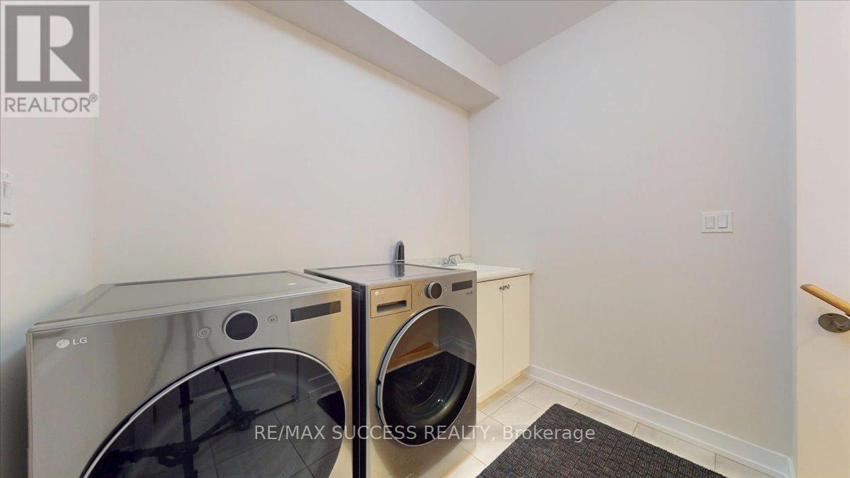 3077 Welsman Gardens, Oakville, Ontario  L6H 7Z2 - Photo 8 - W13166526