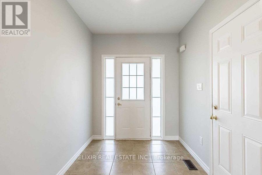 90 Delport Close, Brampton, Ontario  L6P 3T1 - Photo 3 - W13166530