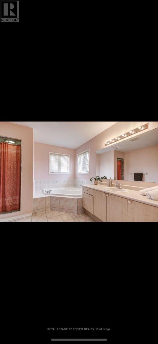 5 Beachpoint Boulevard, Brampton, Ontario  L7A 2H3 - Photo 11 - W13166536