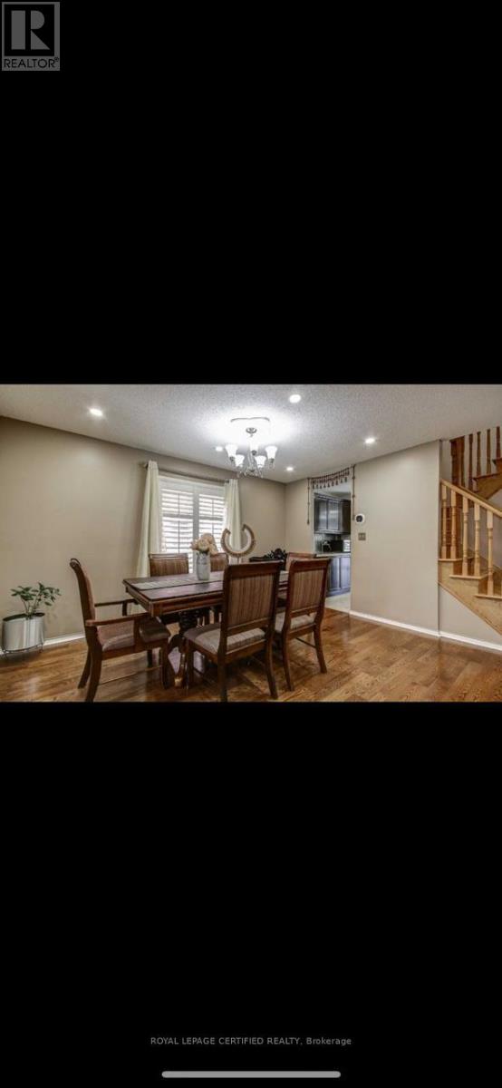 5 Beachpoint Boulevard, Brampton, Ontario  L7A 2H3 - Photo 4 - W13166536