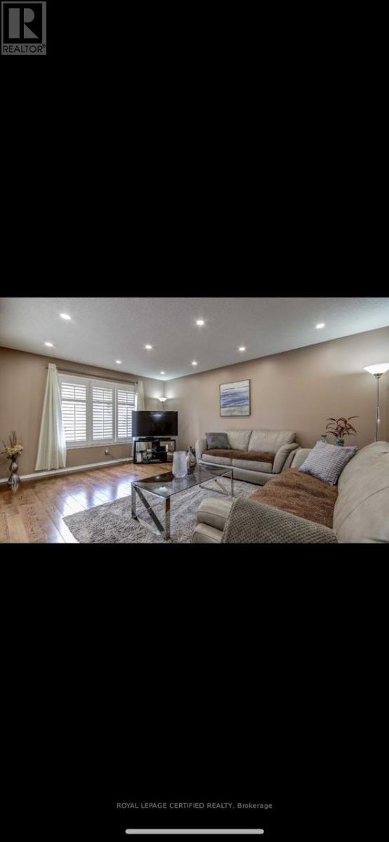 5 Beachpoint Boulevard, Brampton, Ontario  L7A 2H3 - Photo 5 - W13166536