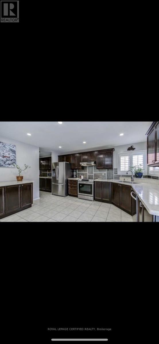 5 Beachpoint Boulevard, Brampton, Ontario  L7A 2H3 - Photo 7 - W13166536