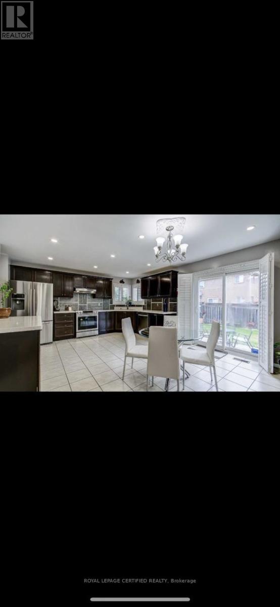 5 Beachpoint Boulevard, Brampton, Ontario  L7A 2H3 - Photo 8 - W13166536