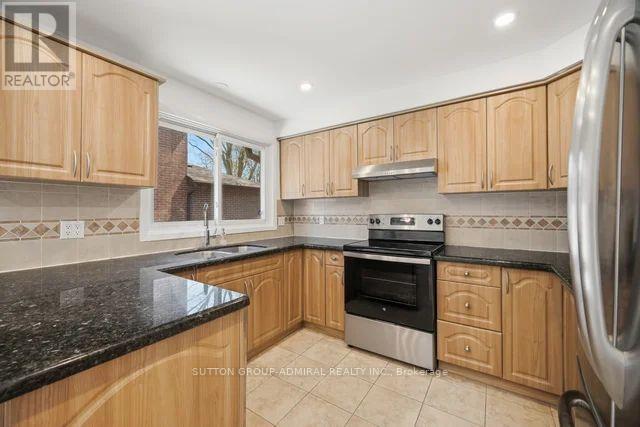 53 Bestview Drive, Toronto, Ontario  M2M 2X8 - Photo 10 - C13155896