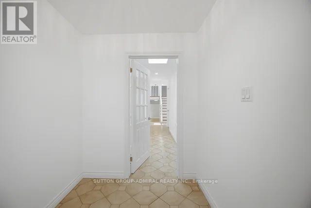 53 Bestview Drive, Toronto, Ontario  M2M 2X8 - Photo 4 - C13155896