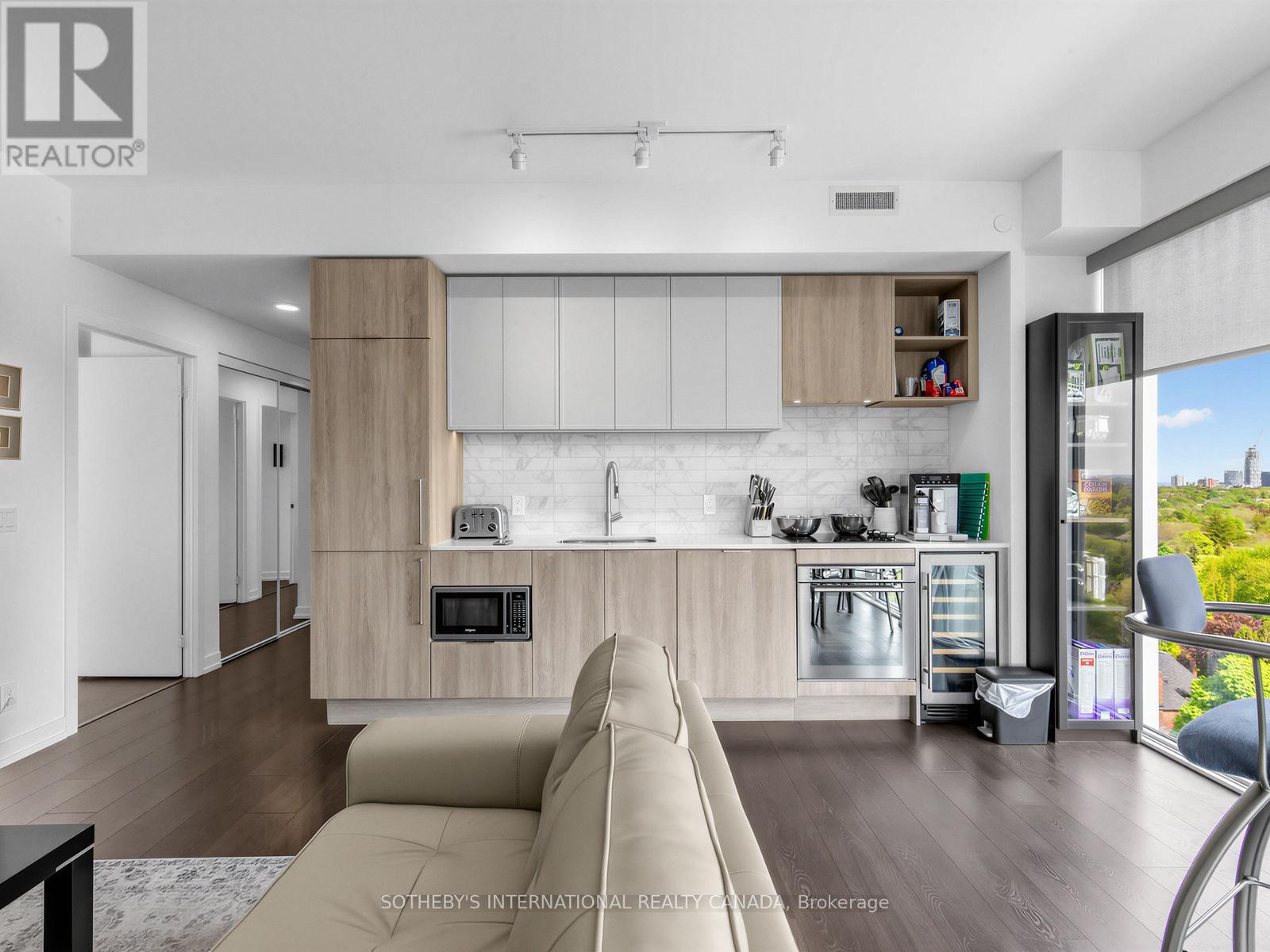 1221 - 2020 Bathurst Street, Toronto, Ontario  M5P 0A6 - Photo 3 - C13166550