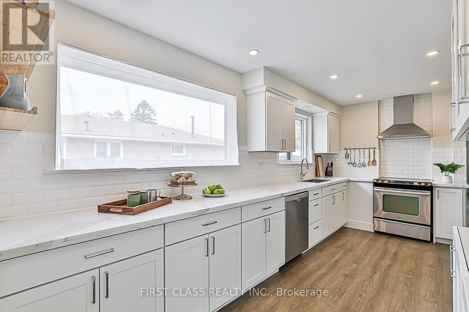 24 Fintona Avenue, Toronto, Ontario  M1E 1V3 - Photo 6 - E13166582
