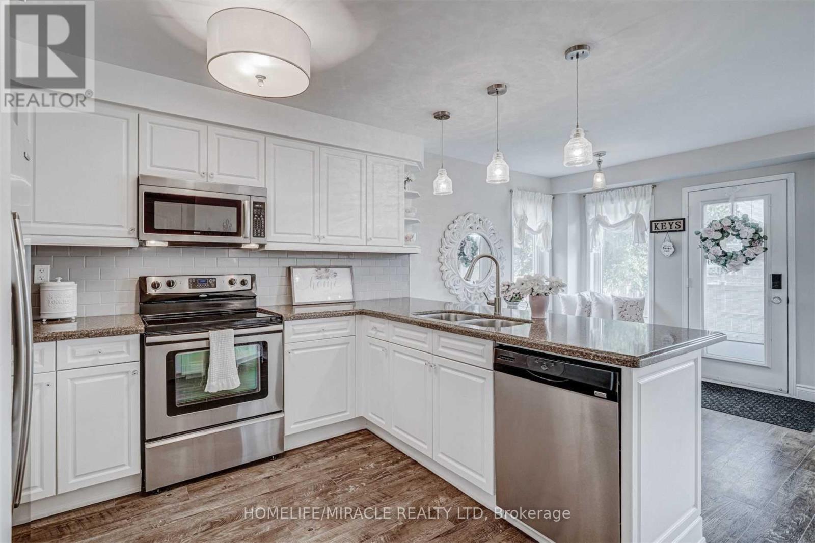 149 Carnwith Drive E, Whitby, Ontario  L1M 2J5 - Photo 6 - E13166588