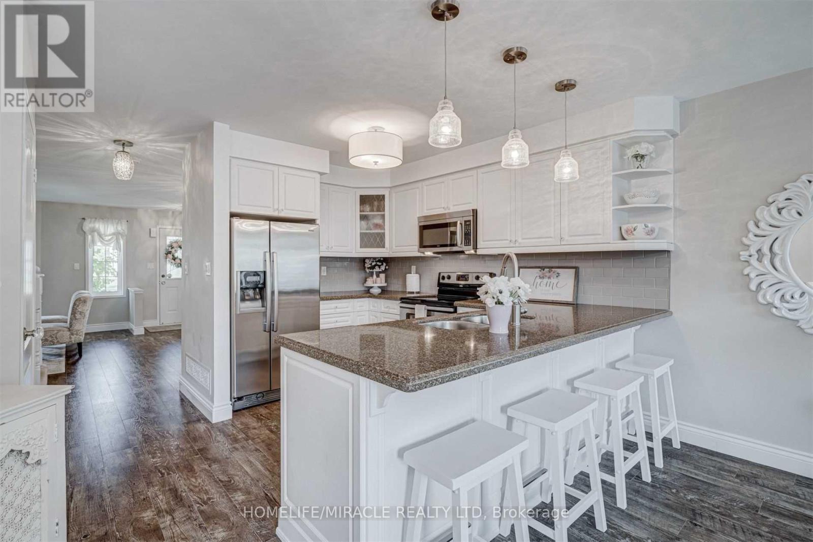 149 Carnwith Drive E, Whitby, Ontario  L1M 2J5 - Photo 7 - E13166588