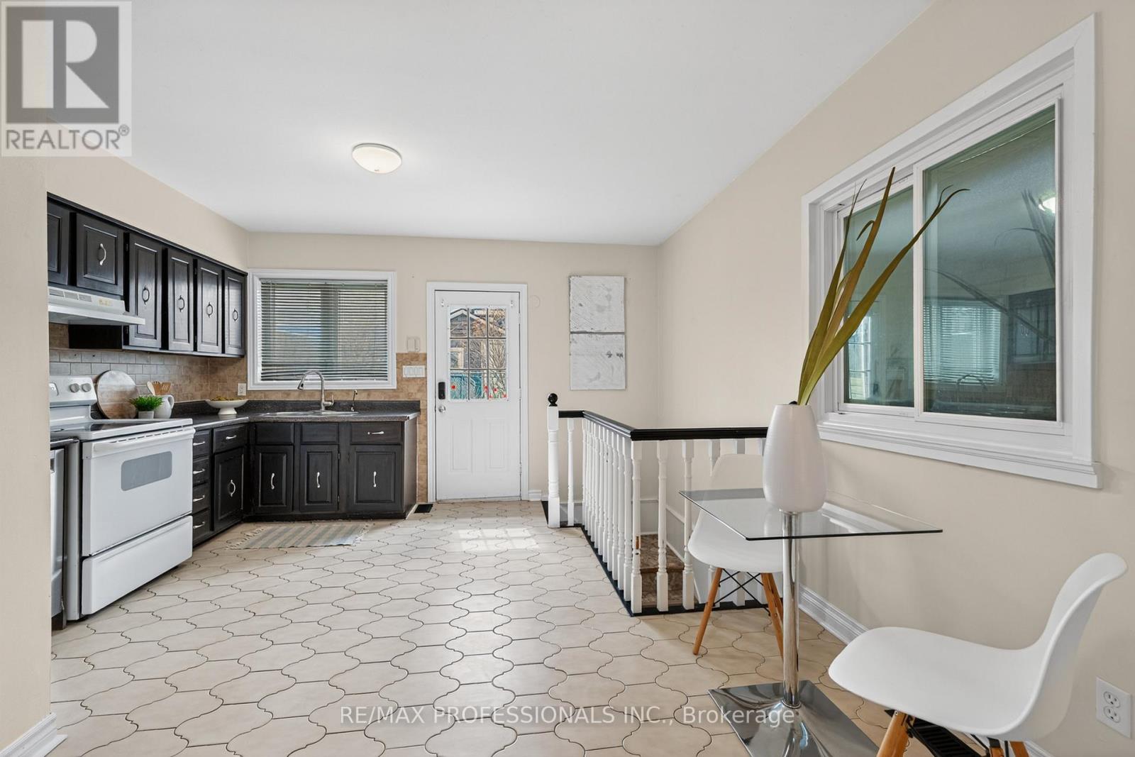 278 Caledonia Road, Toronto, Ontario  M6E 4T3 - Photo 7 - W13166576