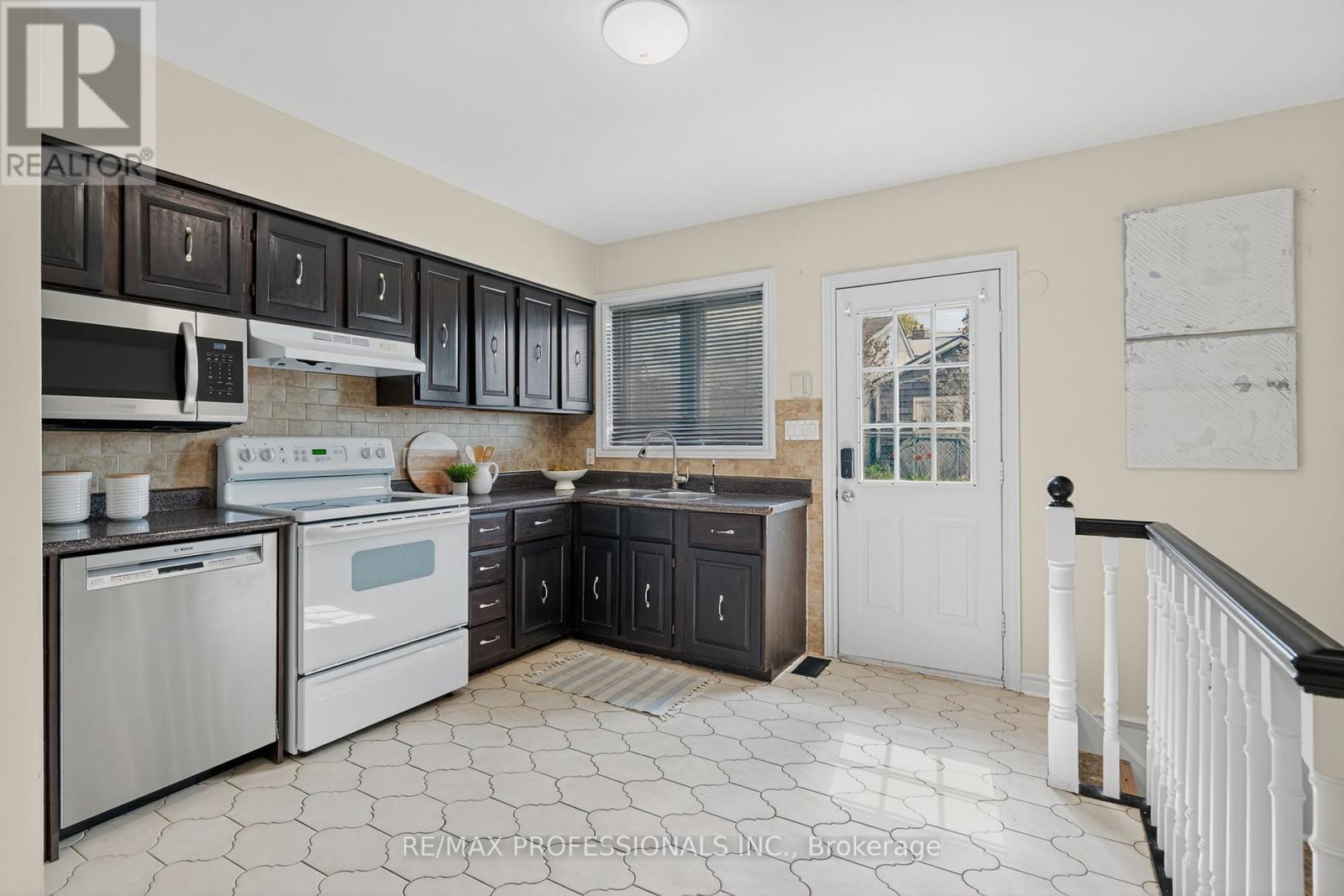 278 Caledonia Road, Toronto, Ontario  M6E 4T3 - Photo 8 - W13166576