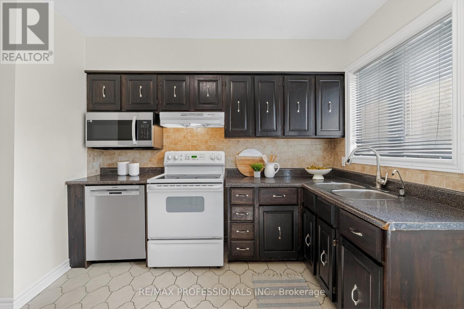 278 Caledonia Road, Toronto, Ontario  M6E 4T3 - Photo 9 - W13166576