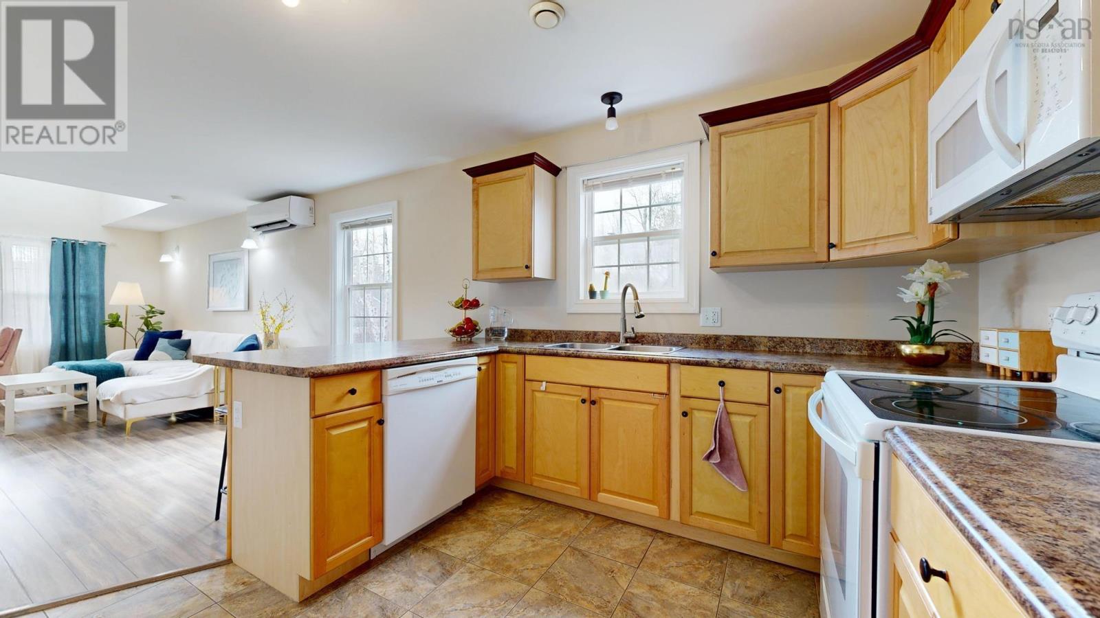 318 Victoria Road, Bridgewater, Nova Scotia  B4V 2P1 - Photo 5 - 202607068