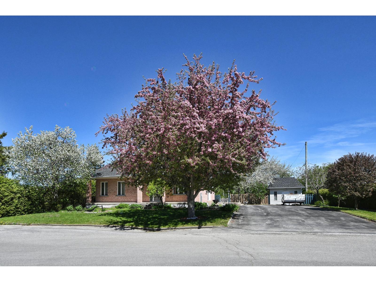 239 Rue Gaumont Saint-Lin/Laurentides Quebec Canada J5M2Z9 4