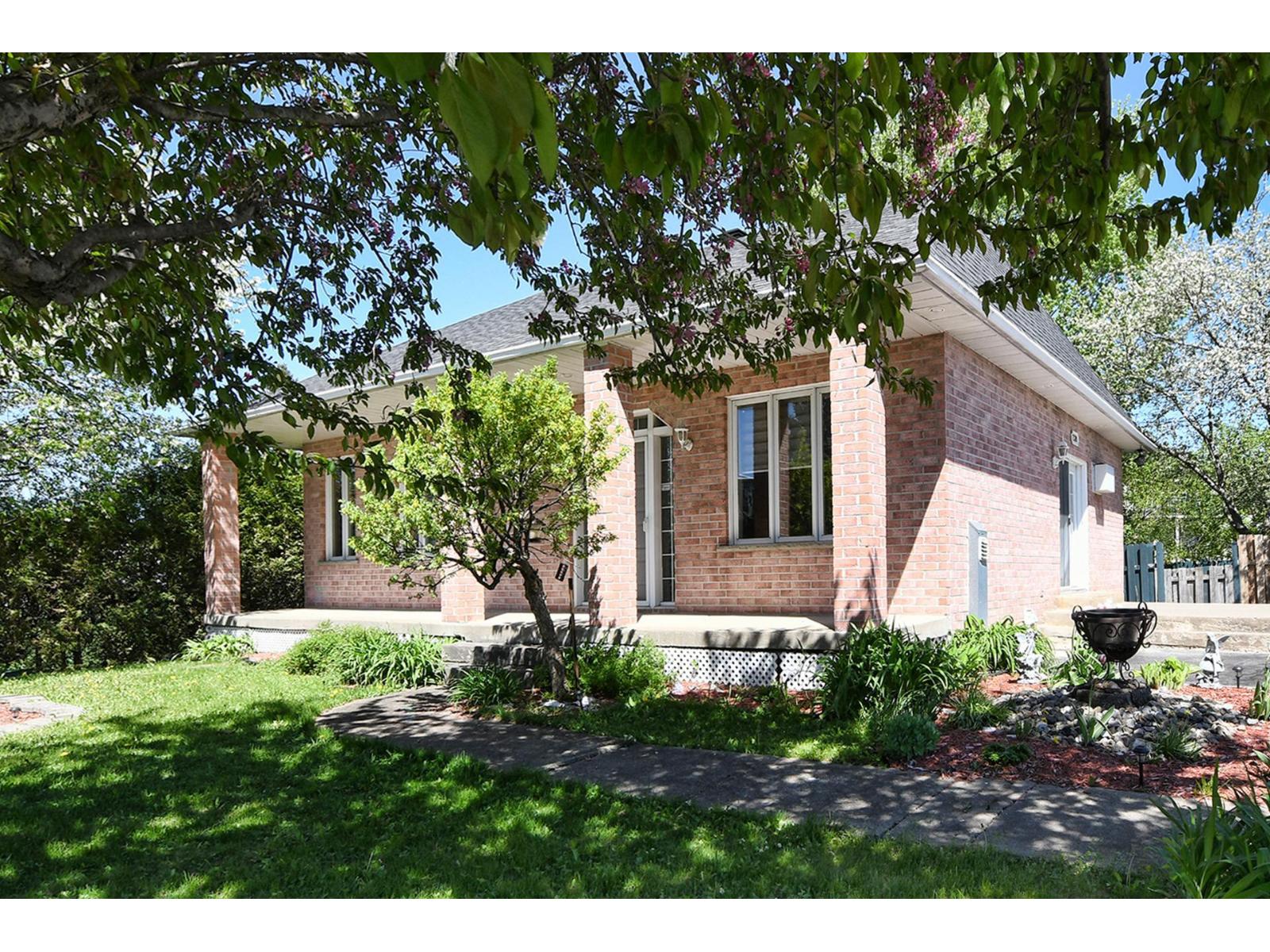 239 Rue Gaumont Saint-Lin/Laurentides Quebec Canada J5M2Z9 3