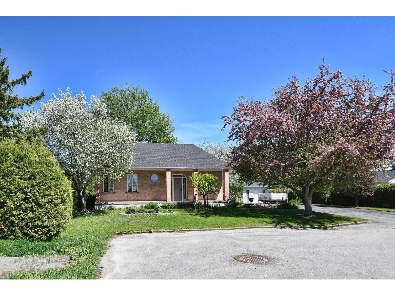 239 Rue Gaumont Saint-Lin/Laurentides Quebec Canada J5M2Z9 2