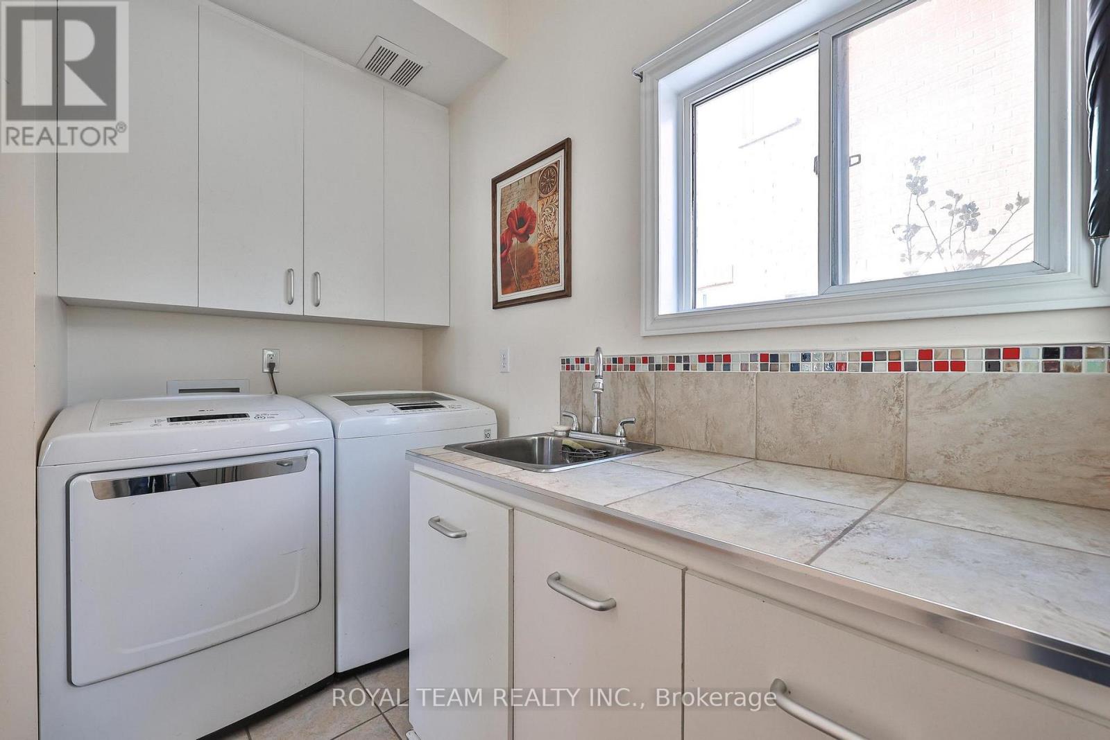 2 Sandway Crescent, Vaughan, Ontario  L6A 2M1 - Photo 13 - N12899588