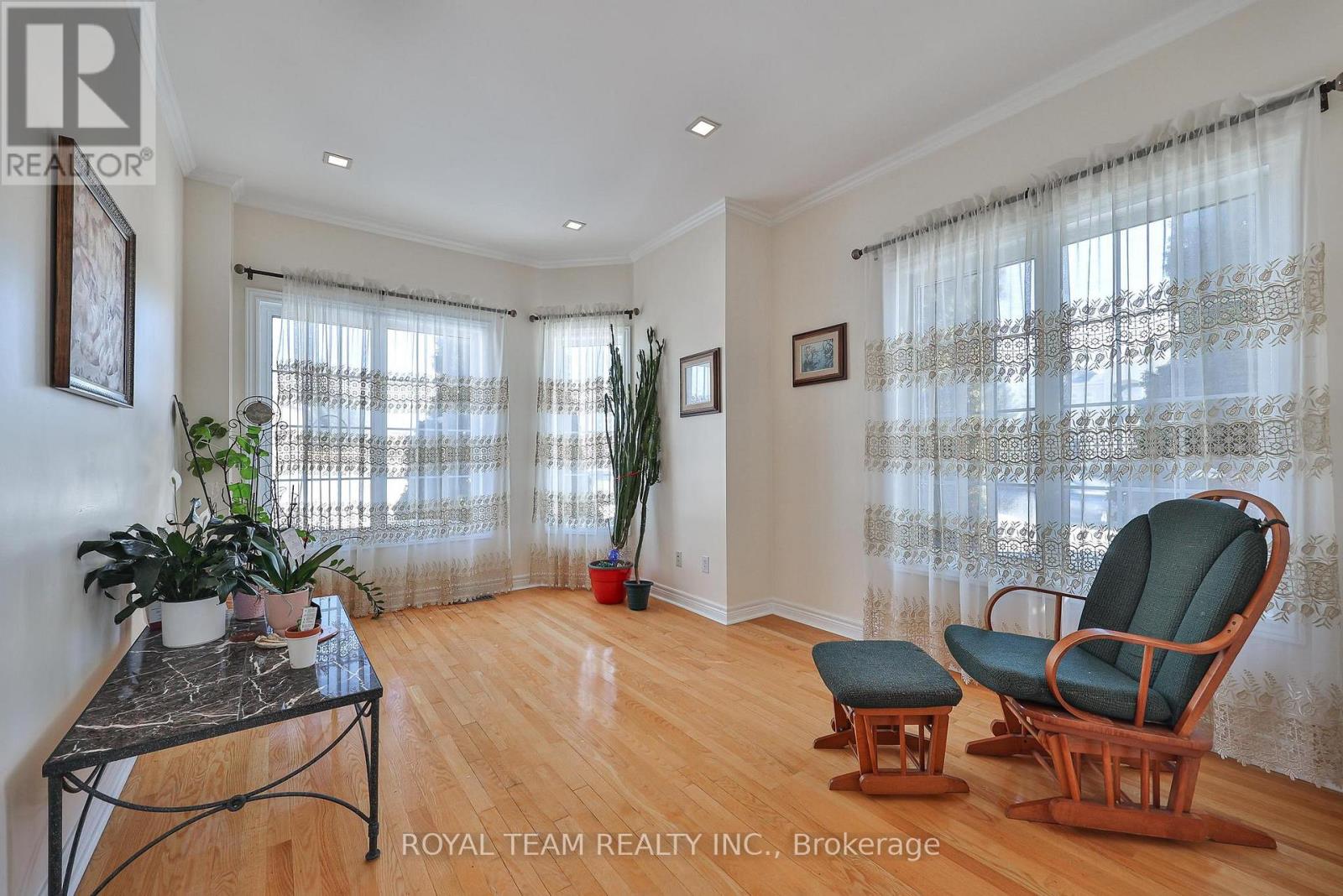 2 Sandway Crescent, Vaughan, Ontario  L6A 2M1 - Photo 10 - N12899588