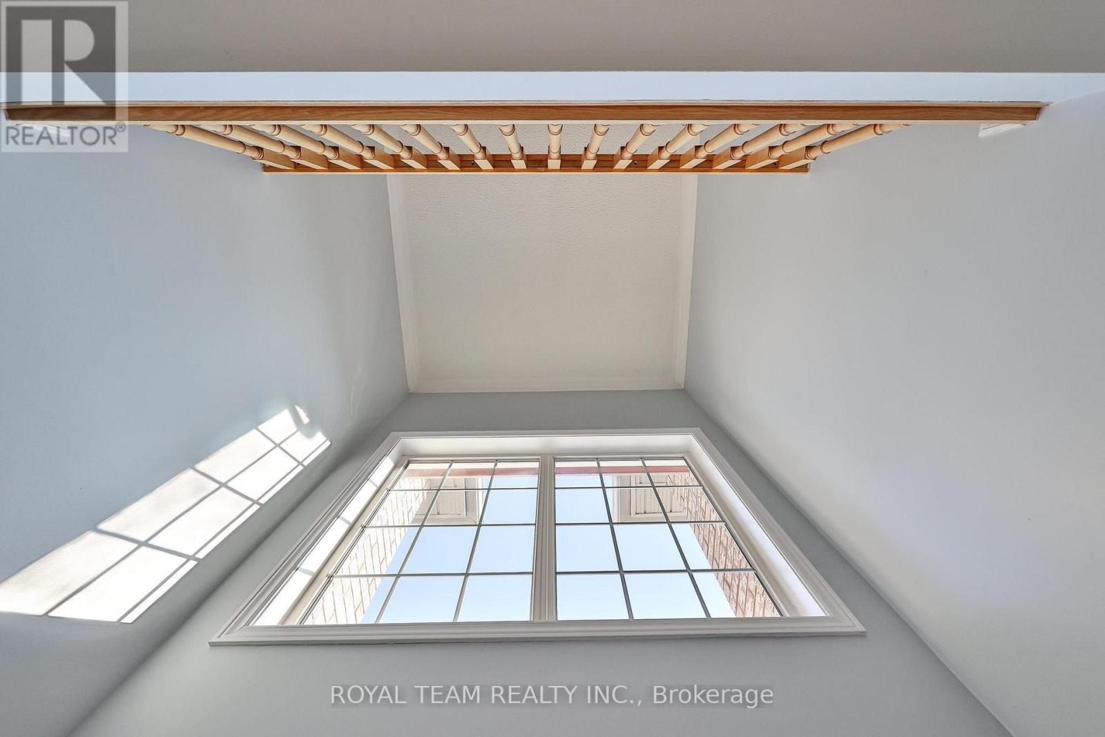 2 Sandway Crescent, Vaughan, Ontario  L6A 2M1 - Photo 7 - N12899588