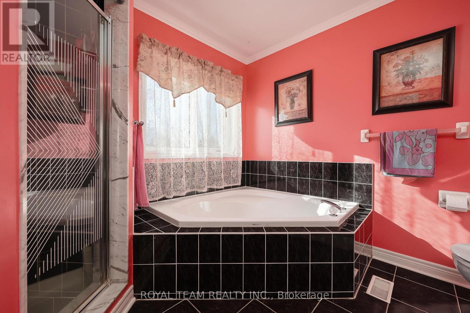 2 Sandway Crescent, Vaughan, Ontario  L6A 2M1 - Photo 17 - N12899588