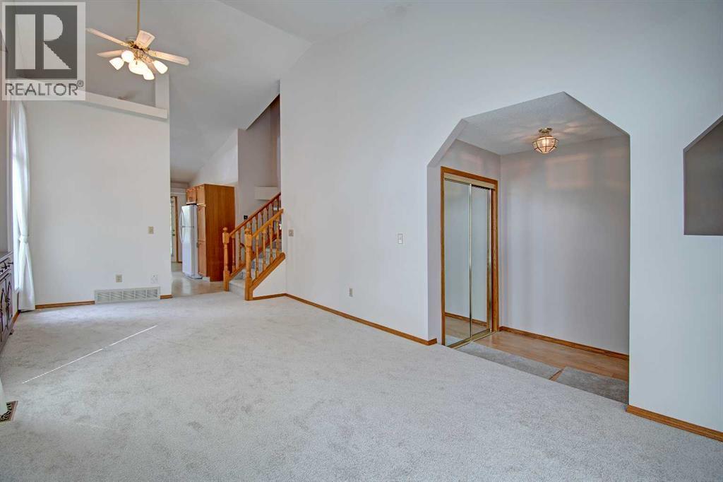 345 Sandringham Court NW, Calgary, Alberta  T3K 3V6 - Photo 9 - A2314042