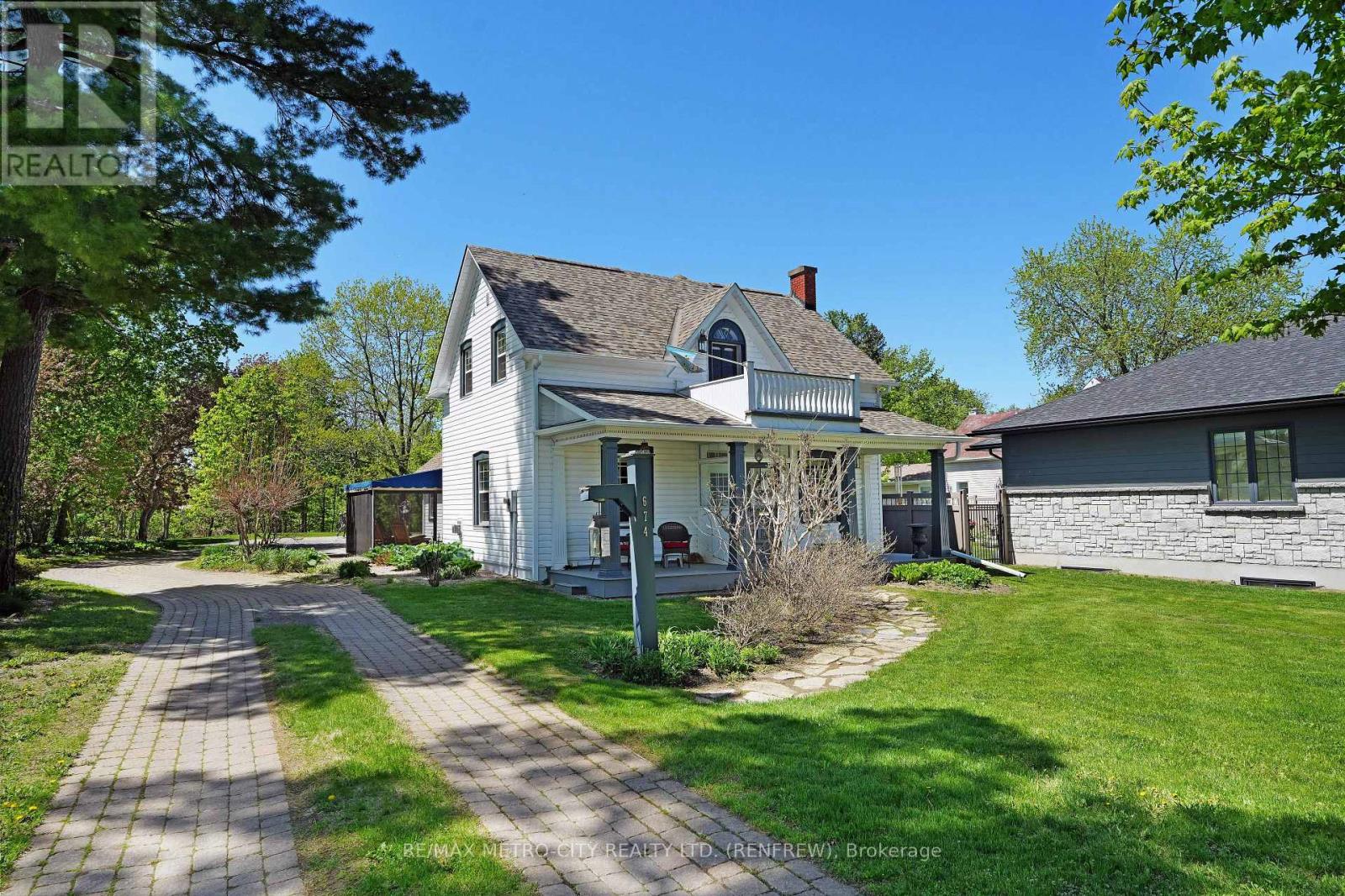 674 RAGLAN STREET S, Renfrew, Ontario