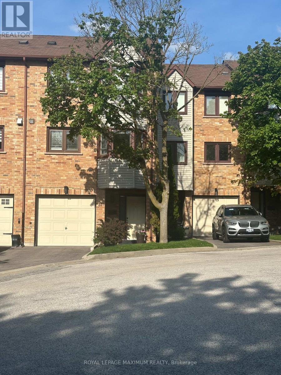 37 Old Firehall Lane, Vaughan, Ontario  L4L 8W3 - Photo 2 - N13037856