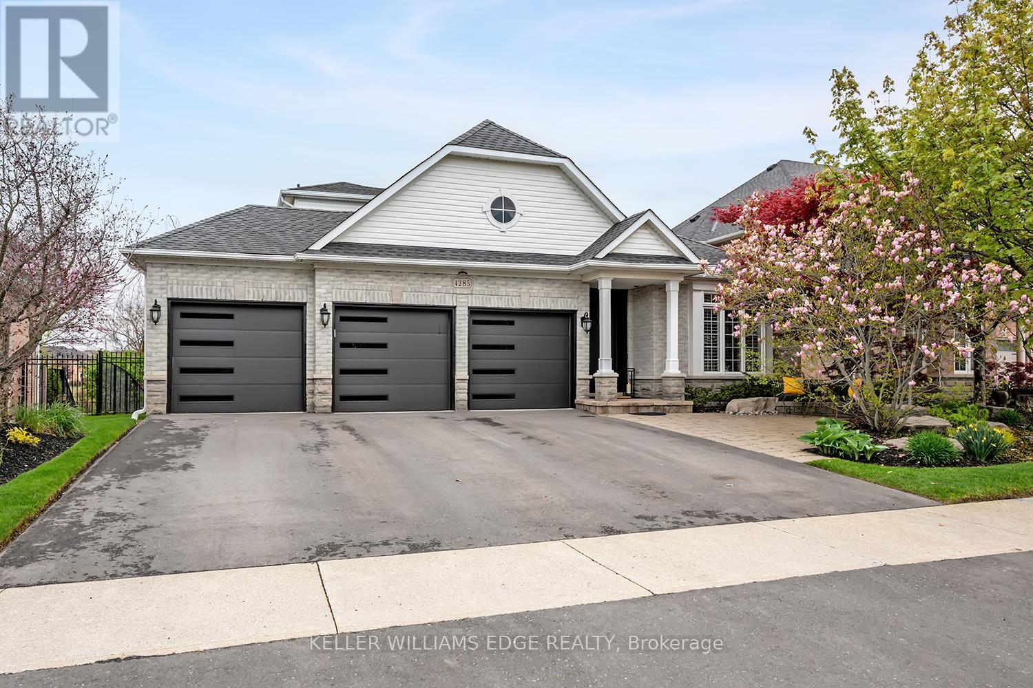 4285 Couples Crescent, Burlington, Ontario  L7M 4Y8 - Photo 6 - W13142856