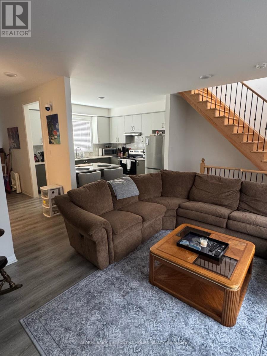 42 Ambereen Place E, Clarington, Ontario  L1C 7H5 - Photo 10 - E13166656
