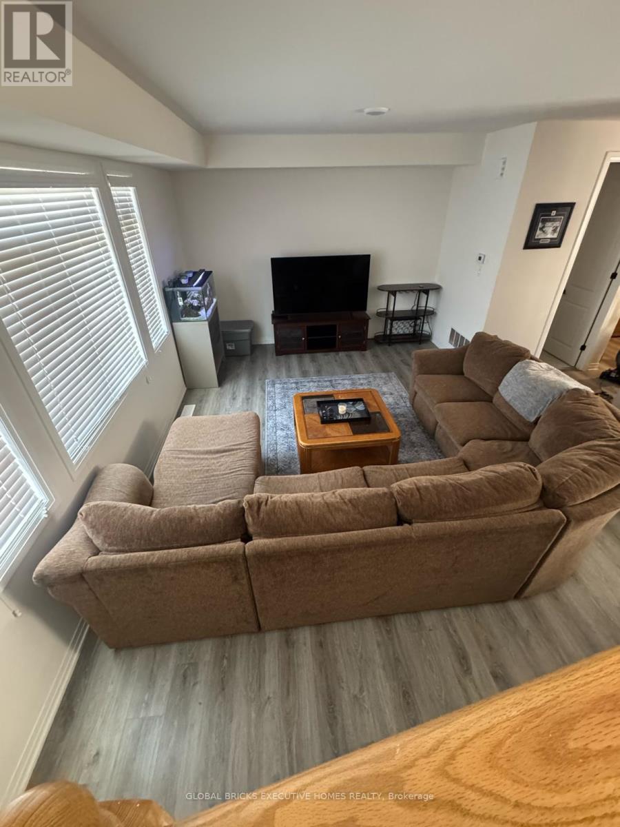 42 Ambereen Place E, Clarington, Ontario  L1C 7H5 - Photo 16 - E13166656