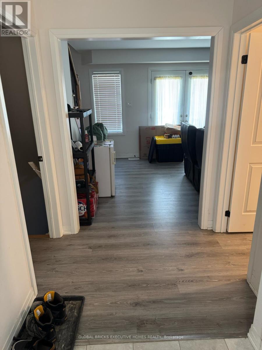 42 Ambereen Place E, Clarington, Ontario  L1C 7H5 - Photo 3 - E13166656