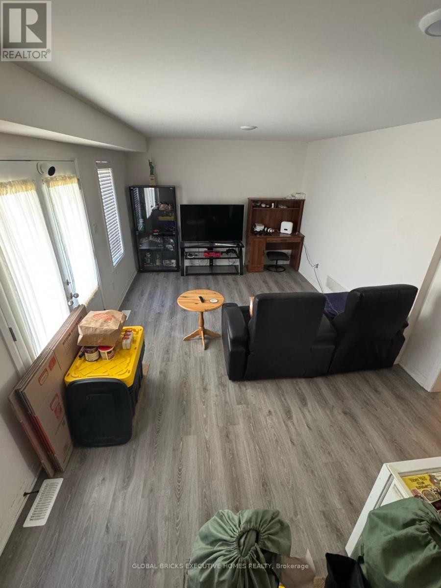 42 Ambereen Place E, Clarington, Ontario  L1C 7H5 - Photo 5 - E13166656