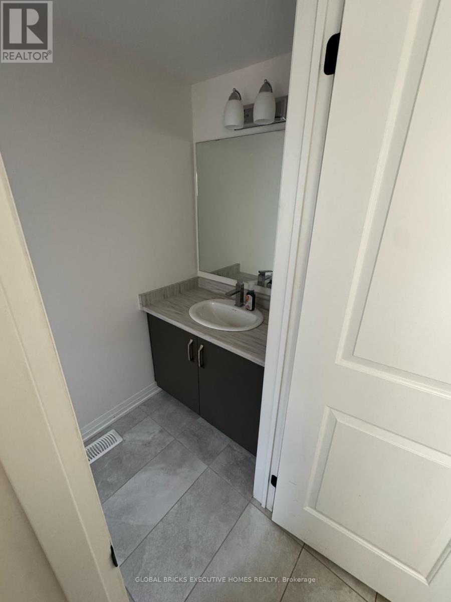 42 Ambereen Place E, Clarington, Ontario  L1C 7H5 - Photo 9 - E13166656
