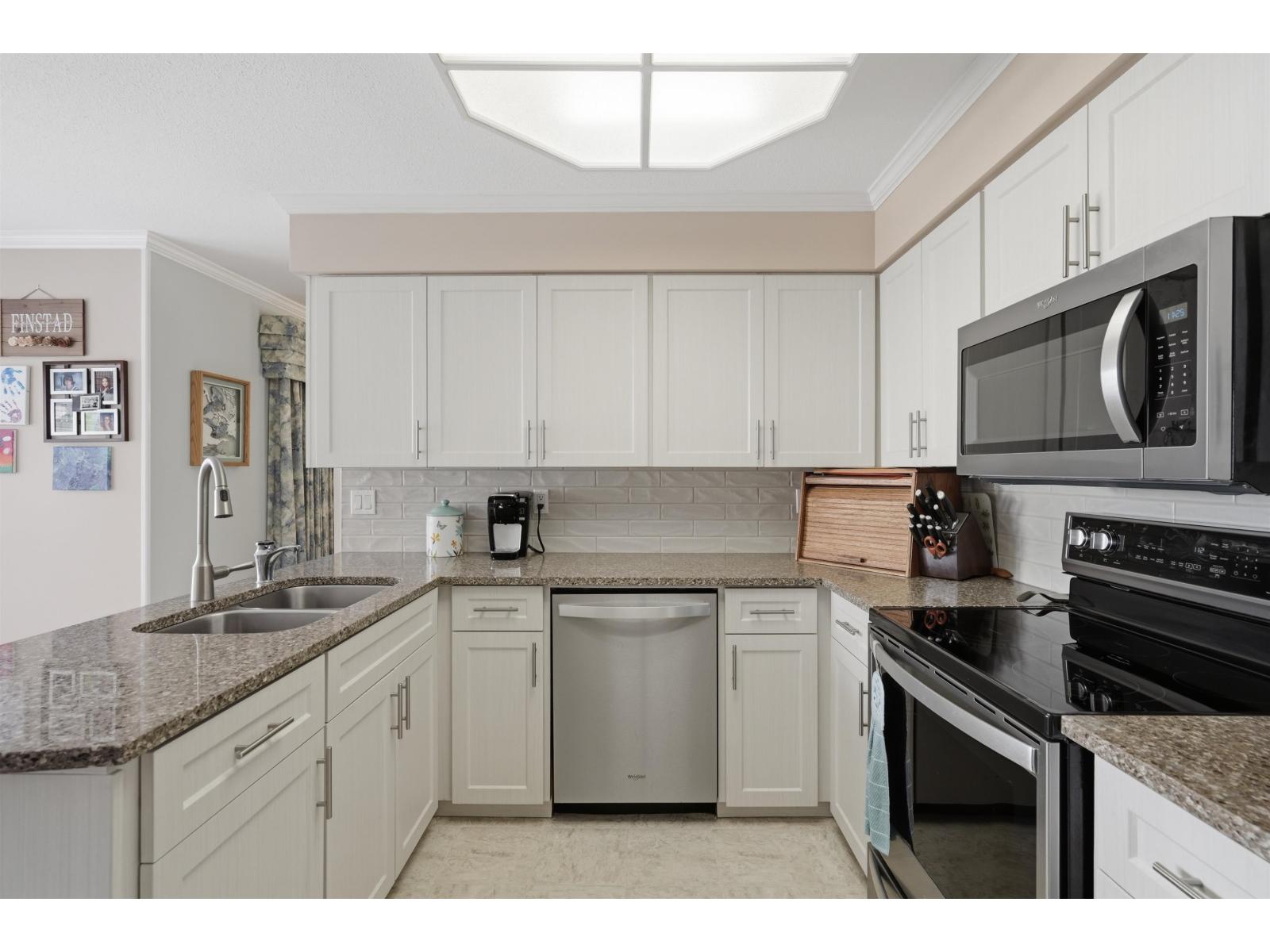 5973 135 Street, Surrey, British Columbia  V3X 1L2 - Photo 2 - R3123805