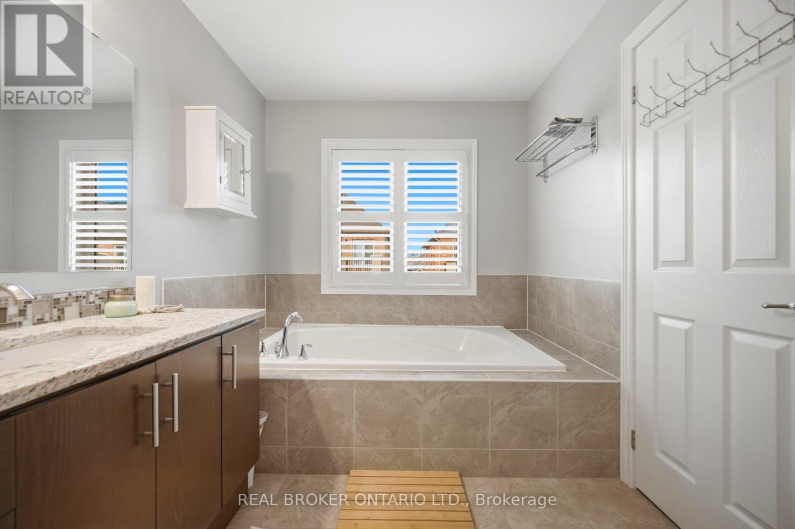 3077 Preserve Drive, Oakville, Ontario  L6M 0W7 - Photo 33 - W13166654