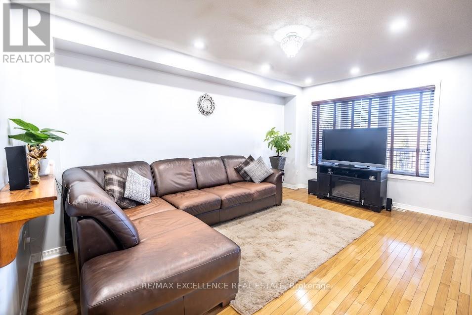 99 Rockgarden Trail, Brampton, Ontario  L6R 3N1 - Photo 4 - W13097192