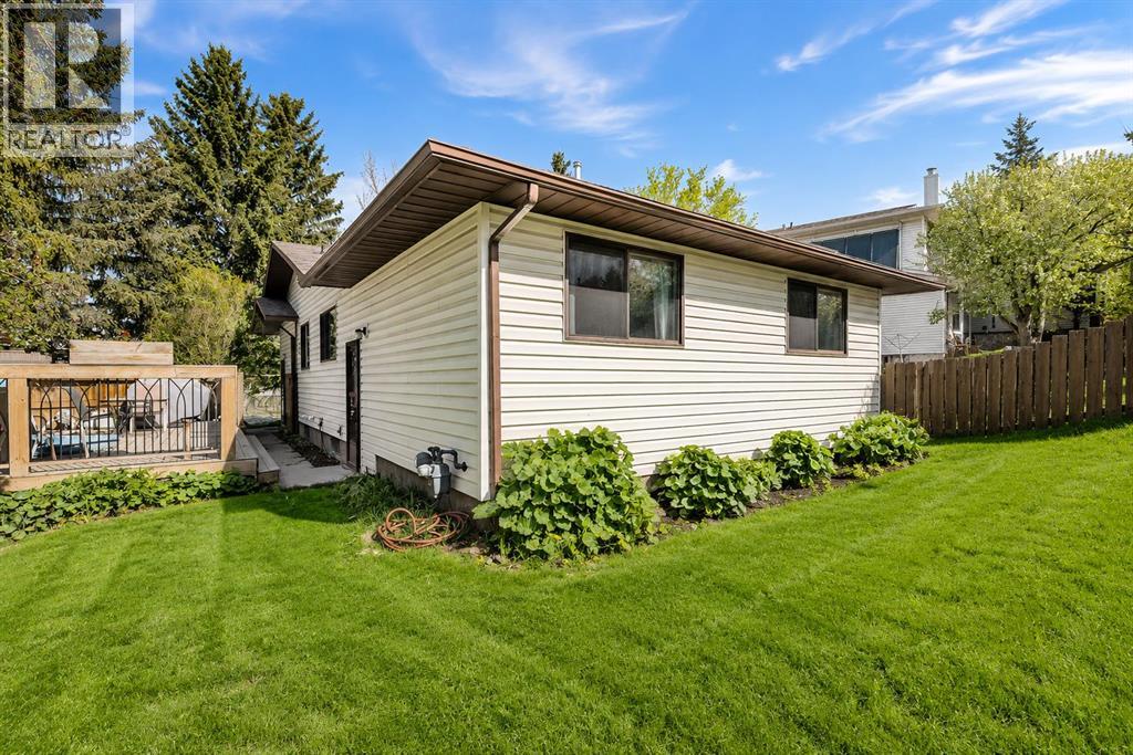 138 Dalhousie Road NW, Calgary, Alberta  T3A 2H1 - Photo 11 - A2314078