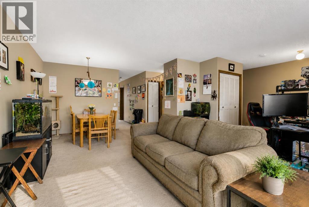 138 Dalhousie Road NW, Calgary, Alberta  T3A 2H1 - Photo 2 - A2314078