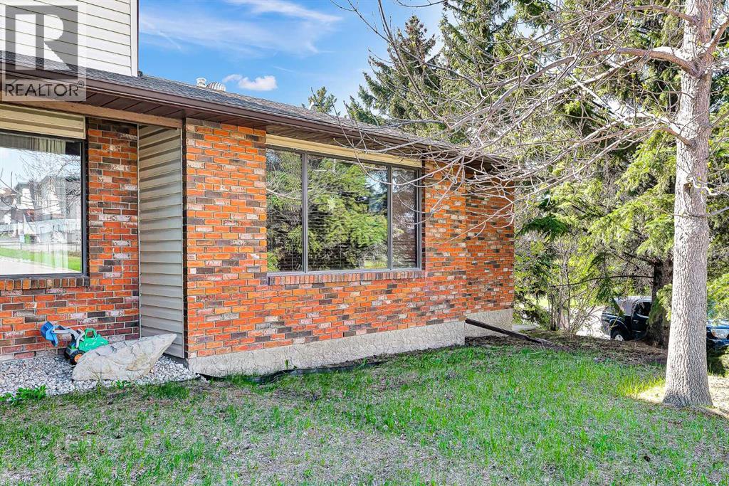 138 Dalhousie Road NW, Calgary, Alberta  T3A 2H1 - Photo 7 - A2314078