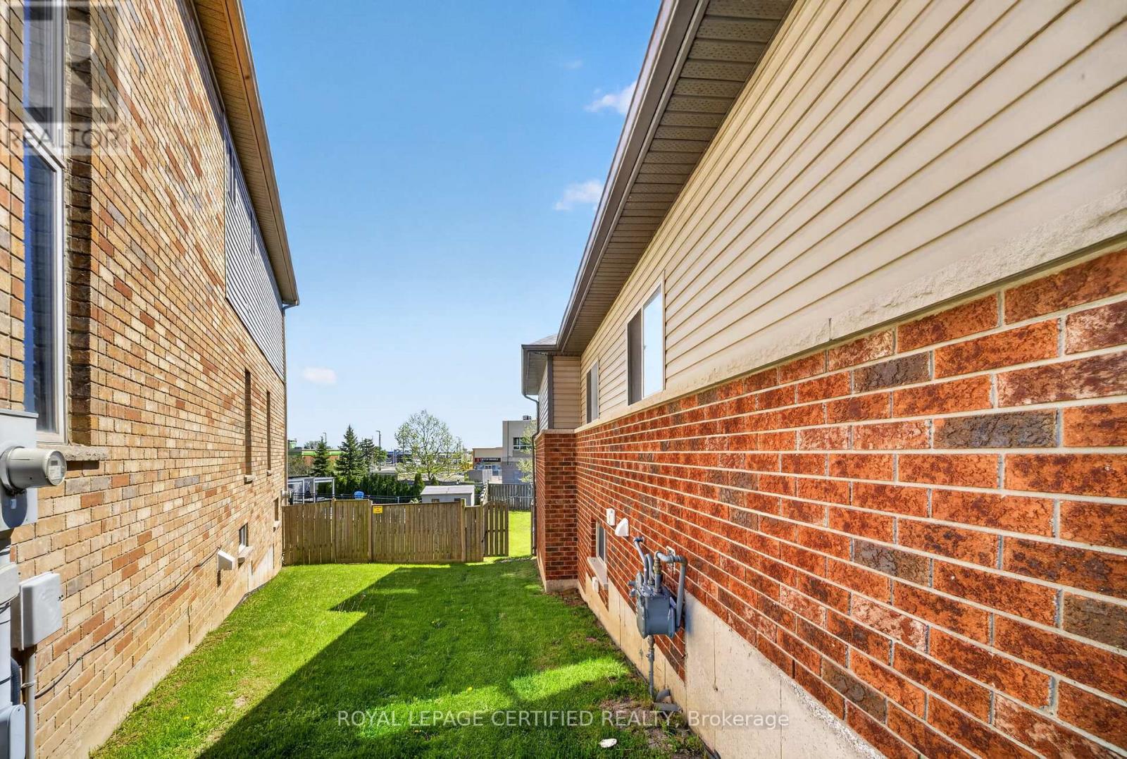 91 Candlewood Drive, Hamilton, Ontario  L8J 0A3 - Photo 37 - X13165122