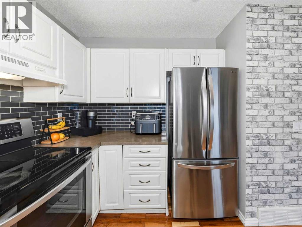101 Everstone Place SW, Calgary, Alberta  T2Y 4H7 - Photo 6 - A2300696