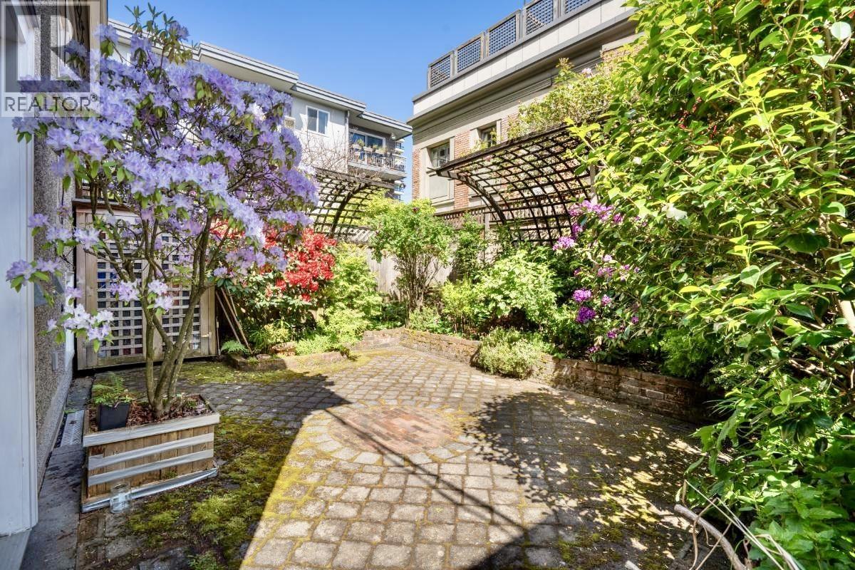 2305 W 3rd Avenue, Vancouver, British Columbia  V6K 1L6 - Photo 3 - R3126583