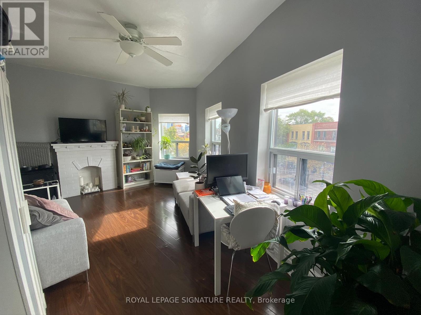 3 - 172 Beatrice Street, Toronto, Ontario  M6G 1C1 - Photo 2 - C13166692