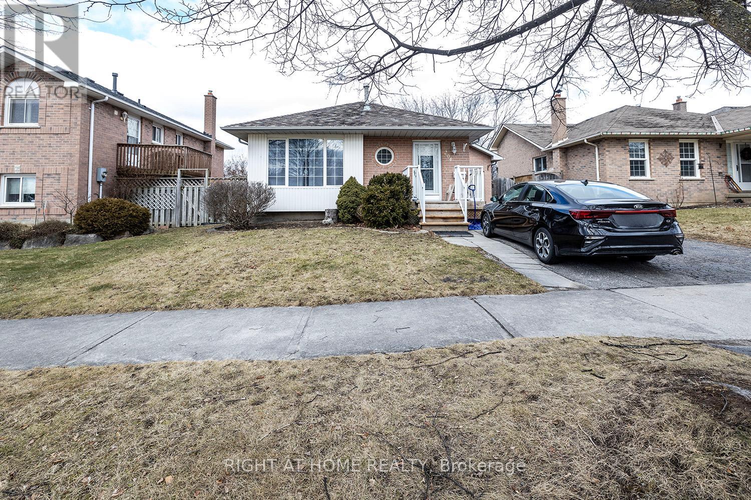 204 Johnson Avenue, Whitby, Ontario  L1N 0L4 - Photo 2 - E13166724