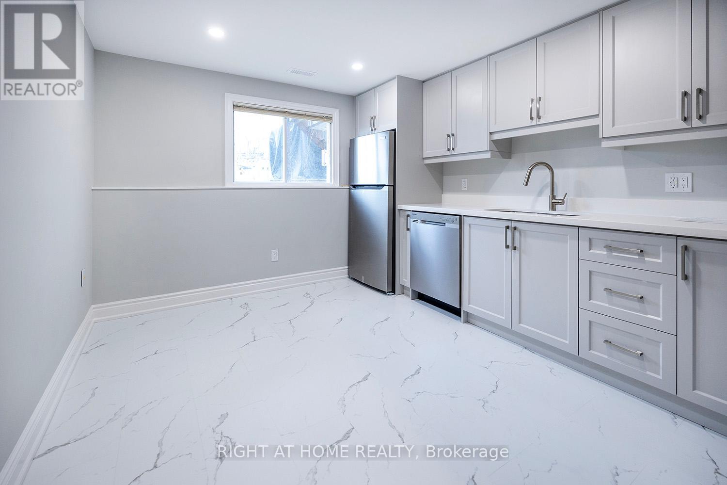 204 Johnson Avenue, Whitby, Ontario  L1N 0L4 - Photo 8 - E13166724