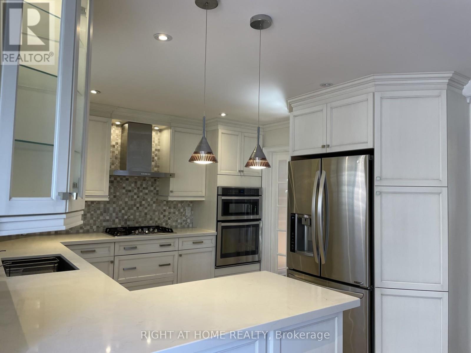 4497 Tavistock Court, Mississauga, Ontario L5M 4G7 - Photo 4 - W13166456