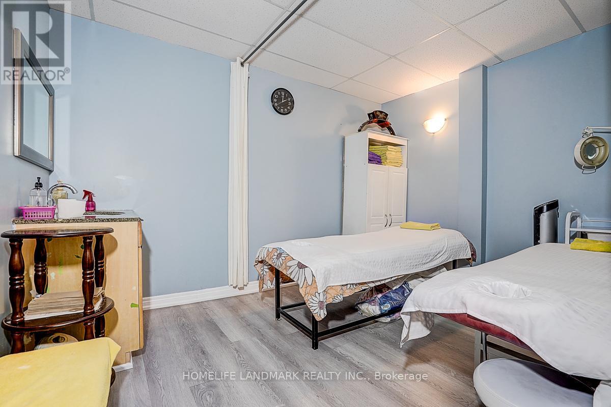 2819 Lake Ashore Boulevard W, Toronto, Ontario  M8V 1H6 - Photo 16 - W13166670