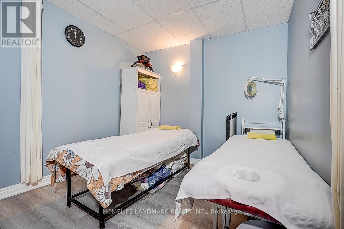 2819 Lake Ashore Boulevard W, Toronto, Ontario  M8V 1H6 - Photo 17 - W13166670